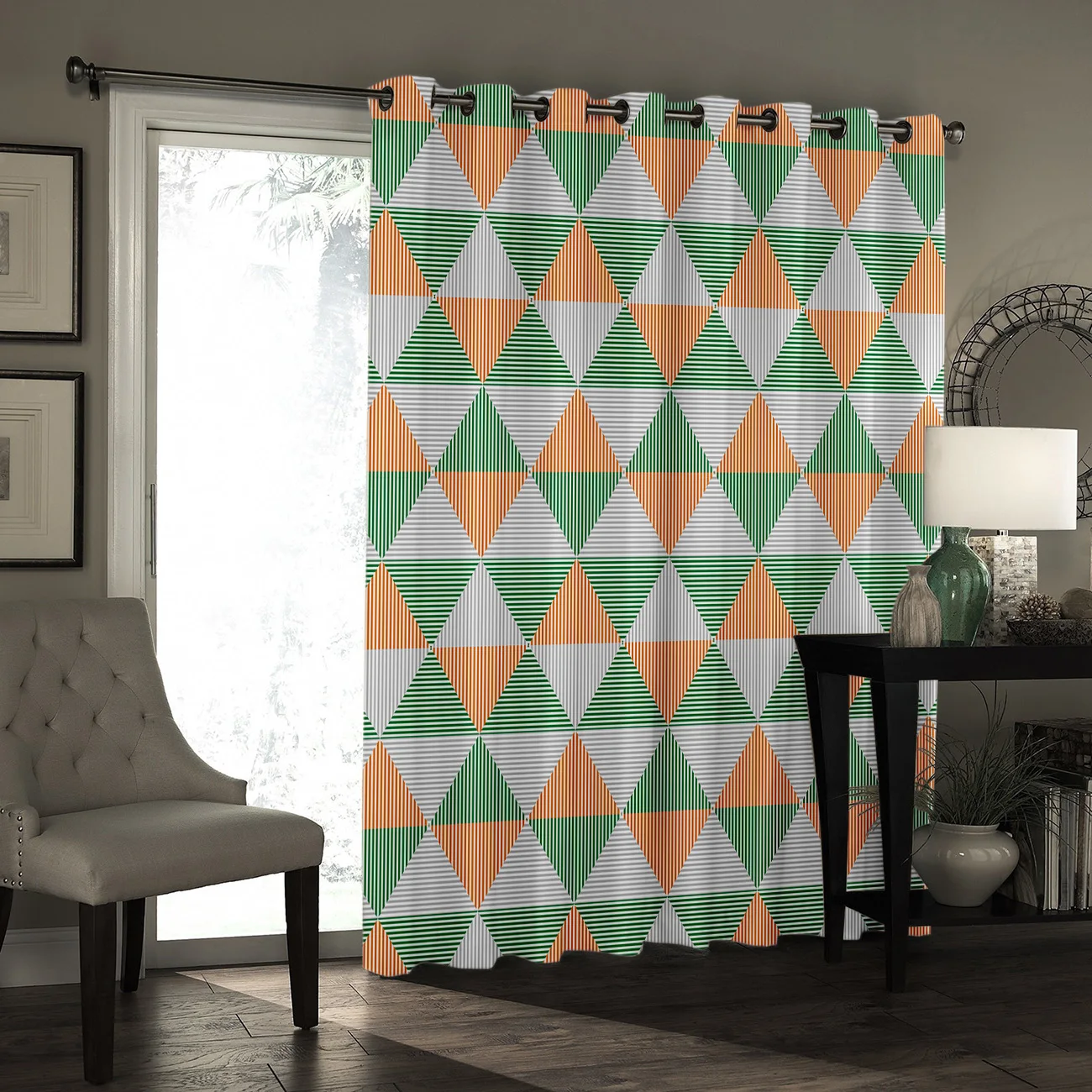 Геометрические зеленые-оранжевые треугольные мозаичные узоры для ванной