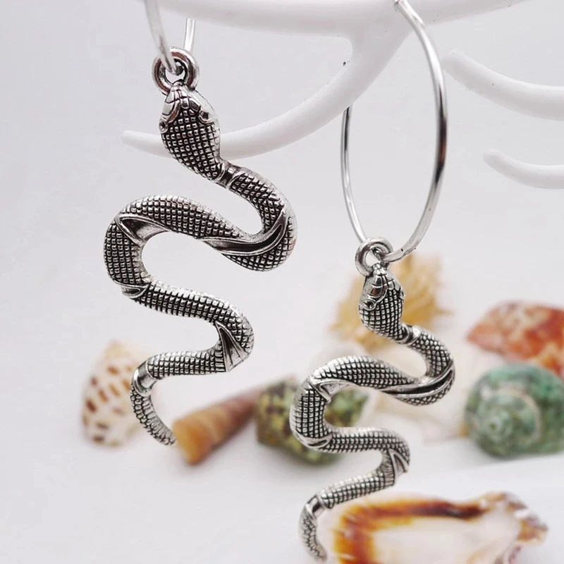 

Japan And South Korea Personality Long Alloy Snake Earrings Bendi Hip-Hop Temperament All-Match Jewelry Earrings