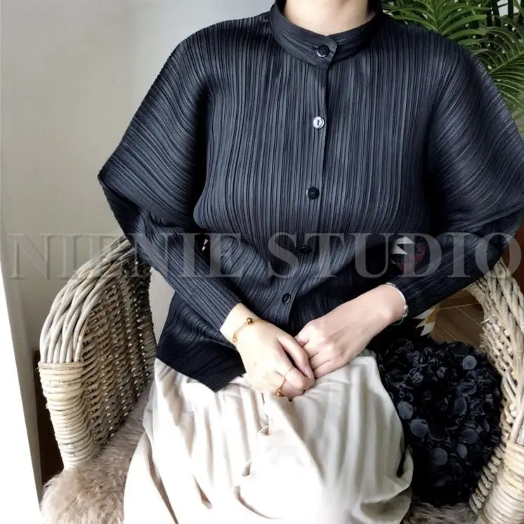 

Miyake Folds Puff Sleeves Exaggerated Retro Style Three-dimensional Long-sleeved Shirt