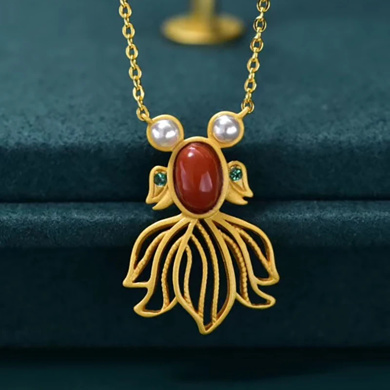 

Amorita boutique Vintage frosted hollowed-out goldfish pendant necklace