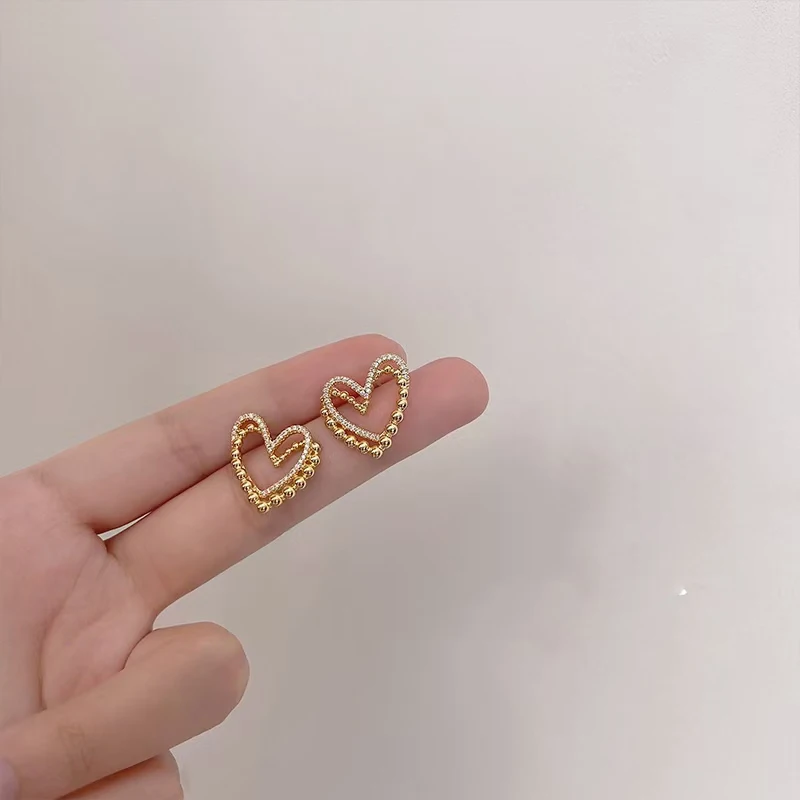 

Fashion Vintage Geometric Shining Rhinestone Heart Stud Earrings for Women Girls Cute Hollow Love Shape Trendy Party Jewelry