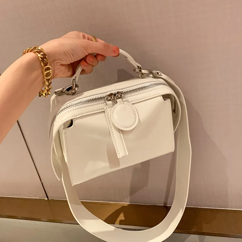 

Fashion leather simple temperament small square bag female 2021 new commuter all-match handbag mini shoulder messenger bag