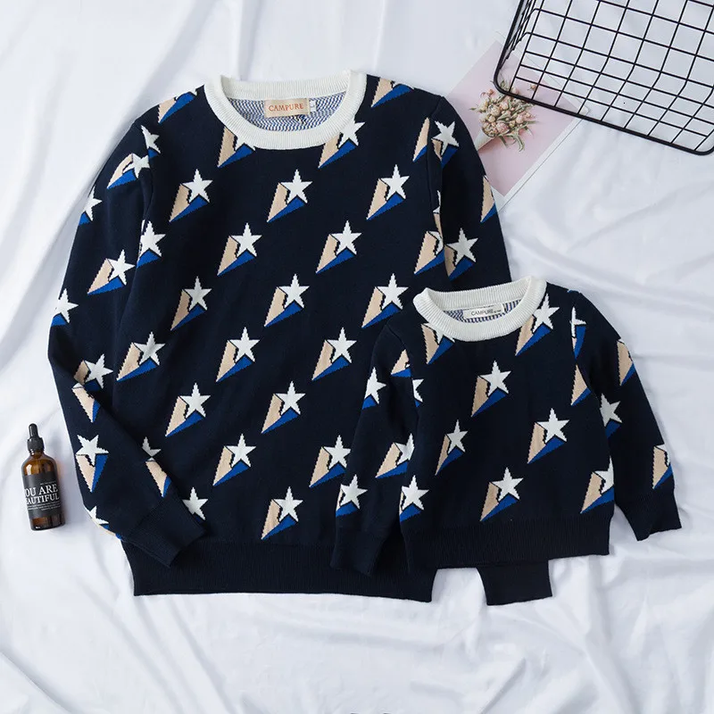 

Одинаковые наряды для семьи, весенне-осенний одинаковый свитер для мамы и дочки со звездным принтом, одинаковый пуловер для Отца и Сына