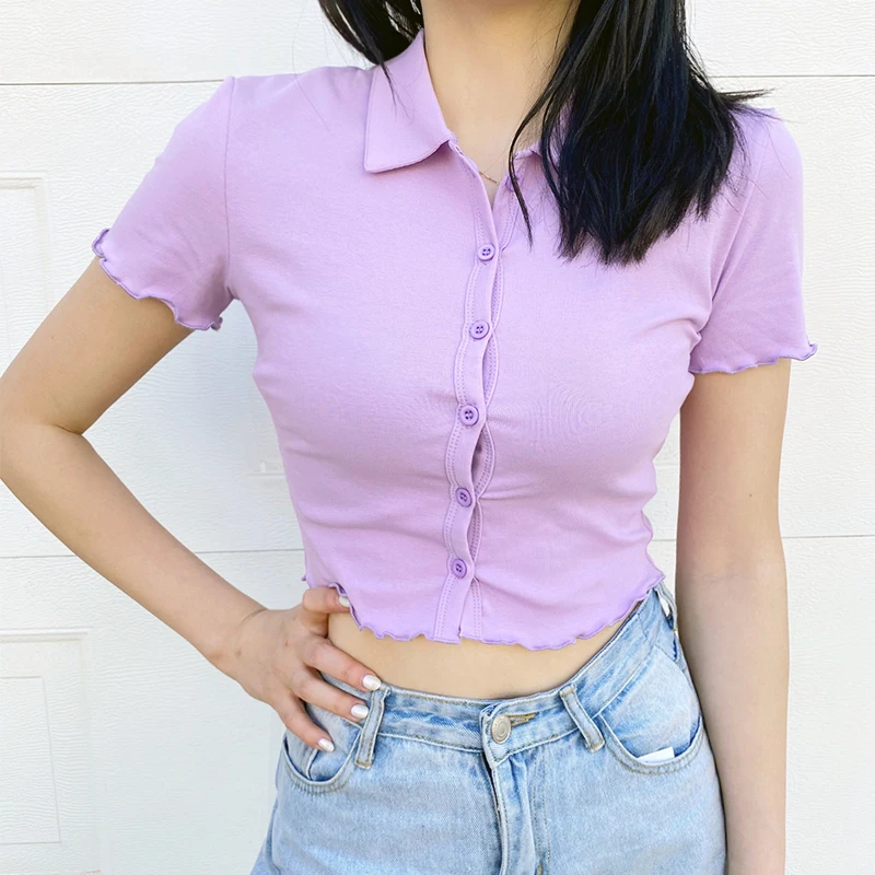 Женский укороченный топ с отложным воротником и пуговицами приталенный
