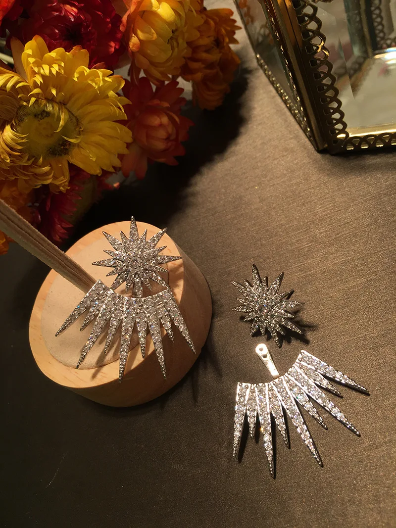 

Exaggerated simple super-flashing comet micro-inlaid zircon European and American sun star earrings