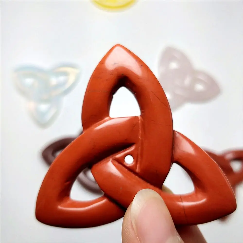 

Hand Carved Polished Natural Crystal Stones Three Serial Massager Trinity Knot Wedding Souvenir