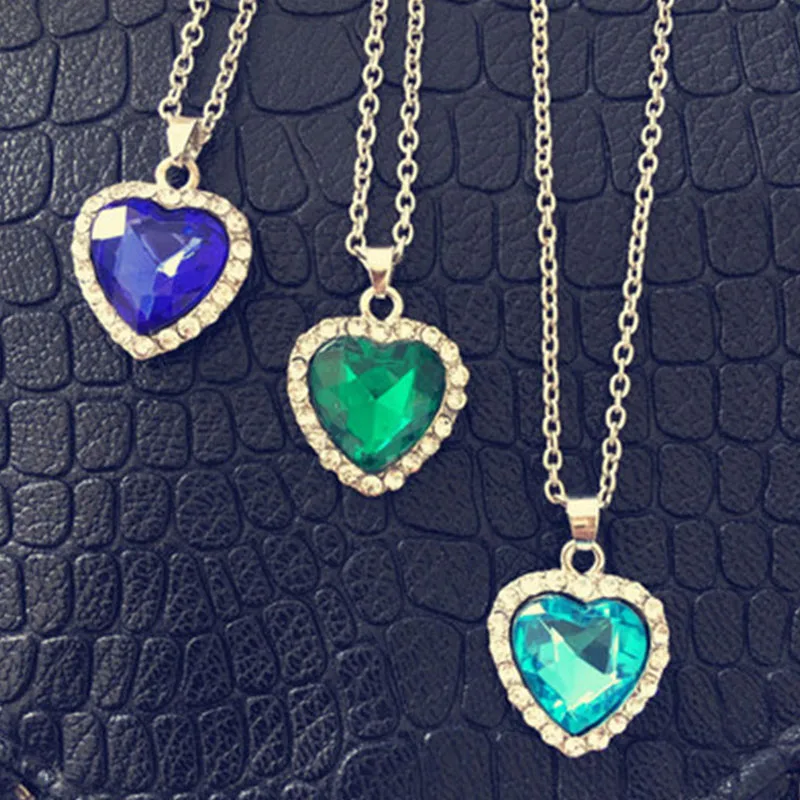 

Modern Jewelry Heart Pendant Necklace 2021 New Design Vintage Temperament Chain Necklace For Women Gifts