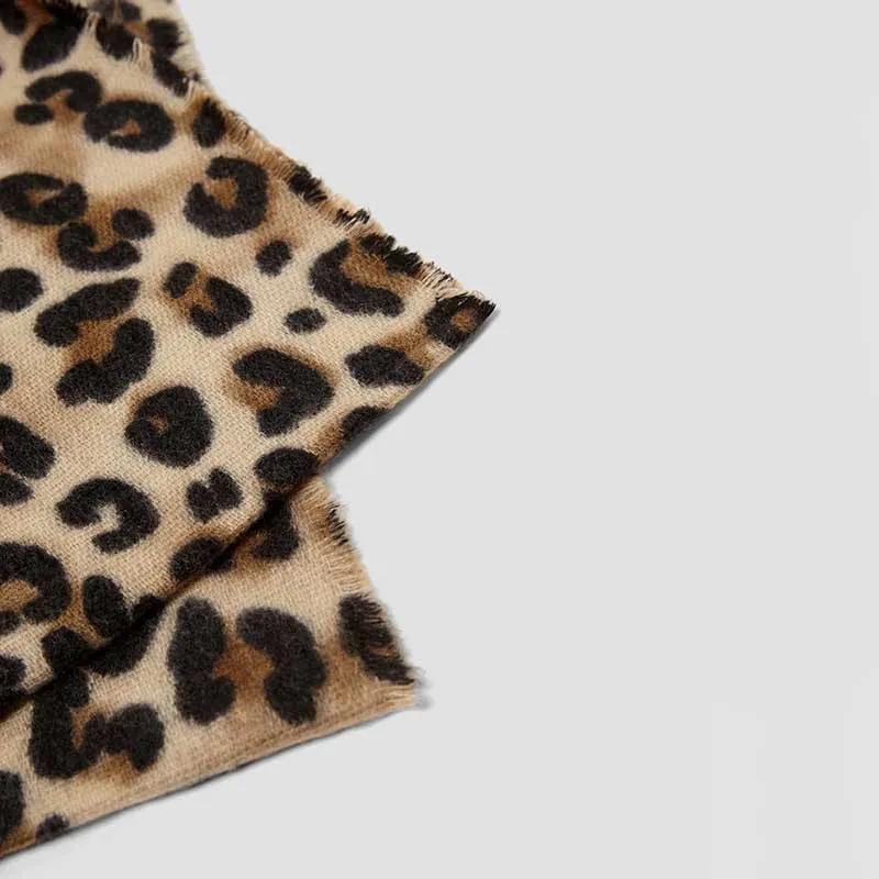 

2019 Brand Leopard print cashmere scarf for women winter warm designer women's fashion pashmina shawls girl head Sexy scarves