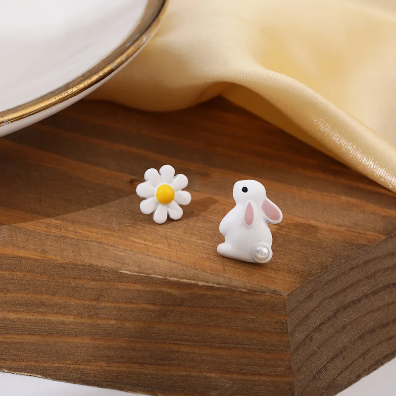 

Cute Animal Bunny Rabbit Flower Stud Earrings for Women Asymmetry Creative Cartoon Clip On Ear Jewelry for Child Girls