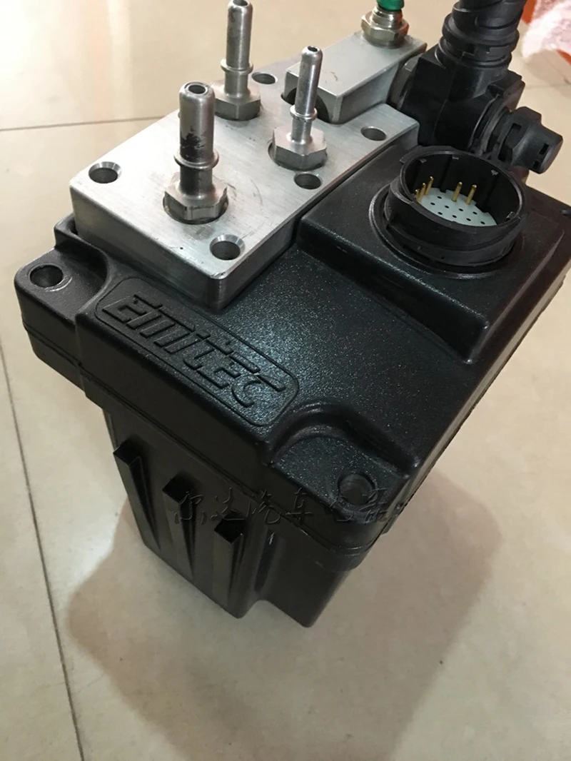 

5273338 5273337 Urea Pump Assembly Metering Pump E5273337 for Eimitek Tianlong Renault Cummins Yuchai Yimitek