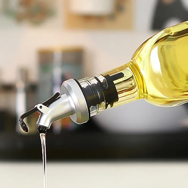 

Kitchen Accessories Oil Bottle Sprayer Liquor Dispenser ABS Lock Wine Pourers Flip Top Drink Wine Stopper Leak-proof Nozzle Tool