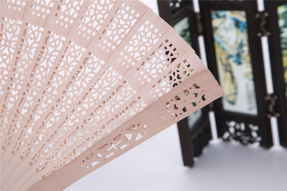 Free shipping Wedding favors 200 / lot silk fan Chinese carved folding fragrance wood hand wedding | Дом и сад