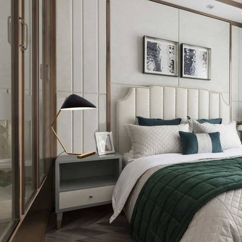 Темно бронзовый функциональный стильный декоративный светильник из металла с