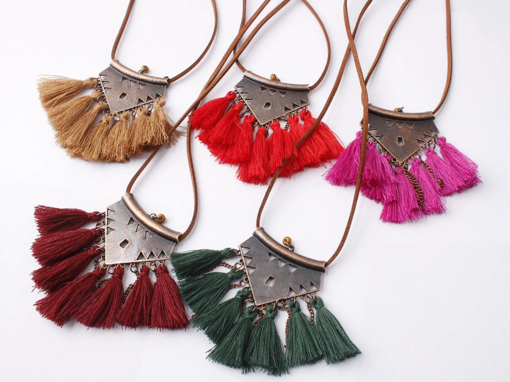 Длинное ожерелье с кисточками винтажное богемное этническое кожаное в стиле