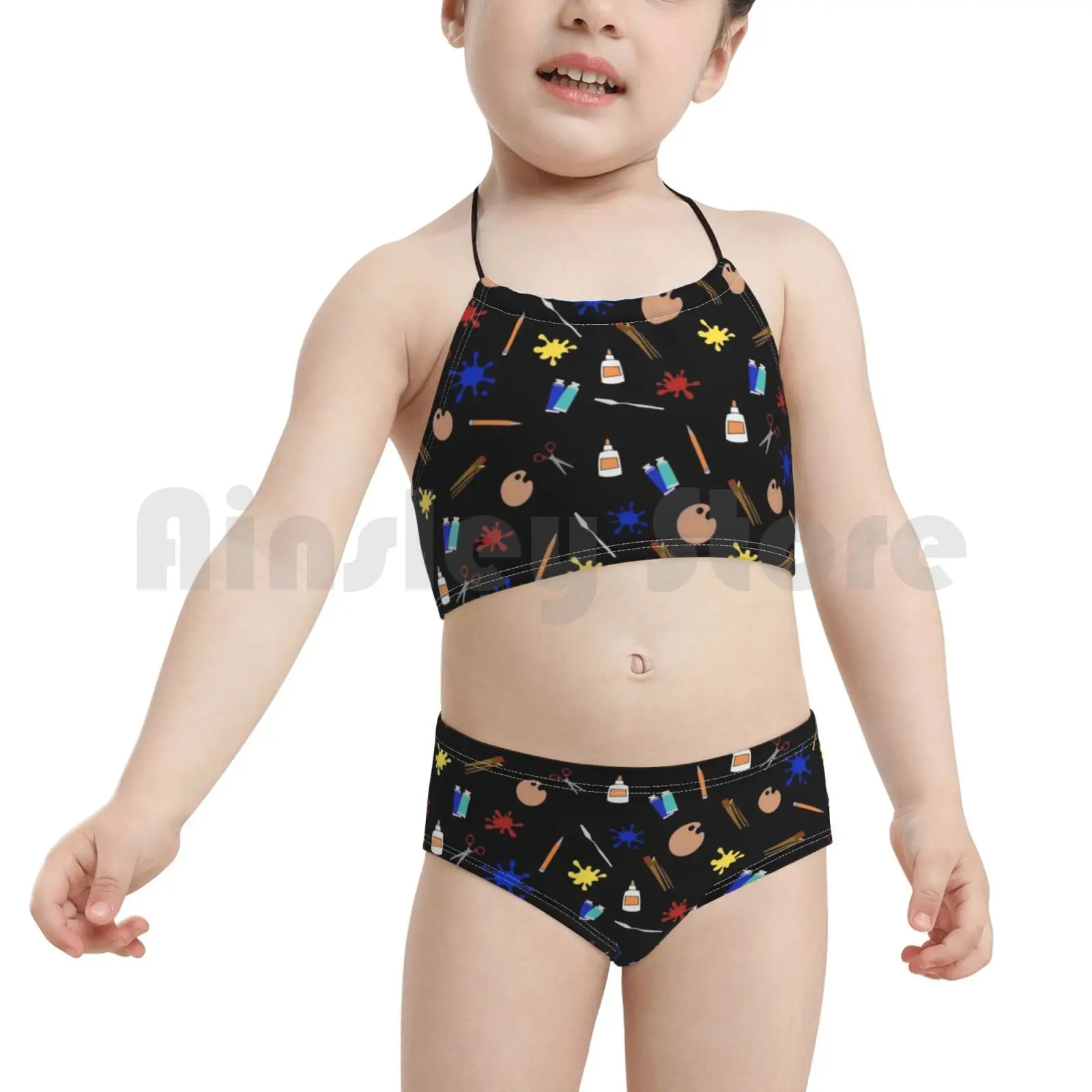 Художественные принадлежности для учеников в горошек школы с темно-синим фоном