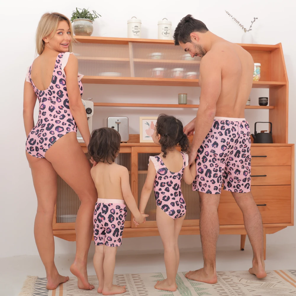 

2021 Summer Swimsuit Family Matching Outfits Full Sleeve Mother Daughter Swimwear Father Son Trunks Mommy and Me Surfing Clothes