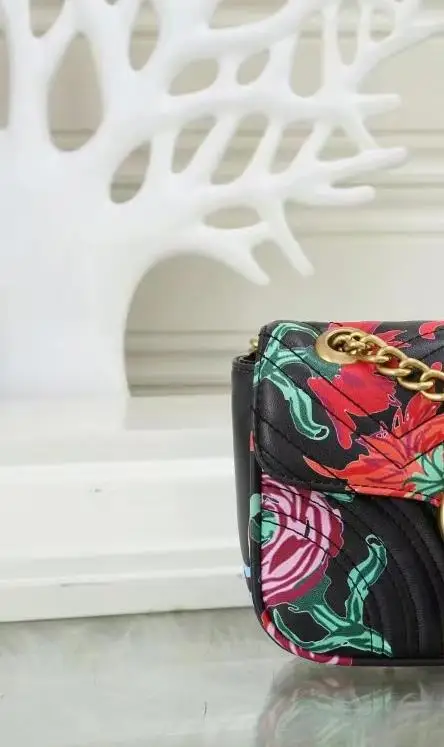 

2021 luxury brand famous women's bag classic plaque one-shoulder sloping bag leather women's handbag Colored flowers