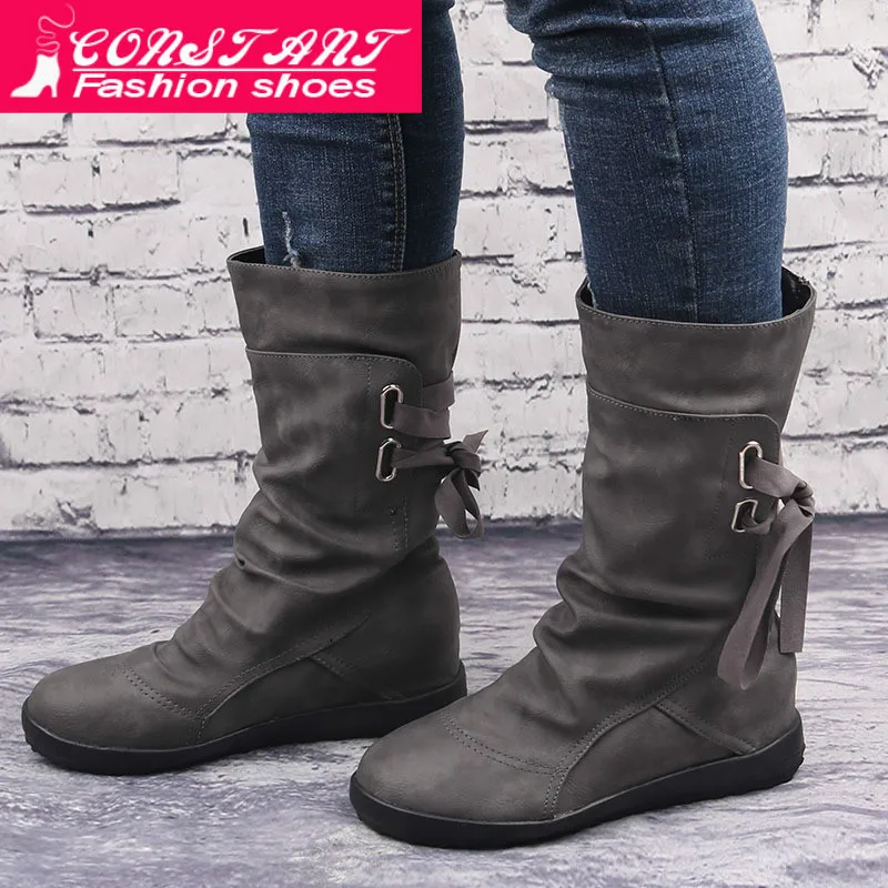 Зимние ботинки коллекция 2019 года женские до середины икры на танкетке женская