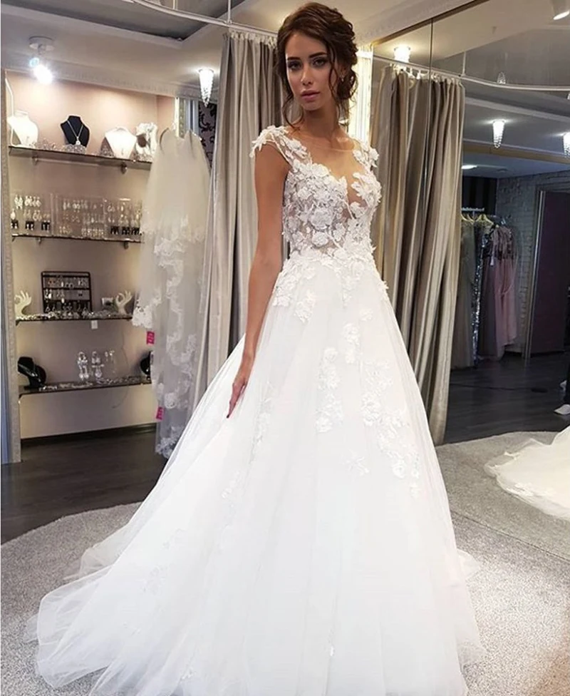 

2021 Simple Wedding Dress Sleeveless White Lace Applique A Line Illusion Sweep Train Boho Bridal Party Gown Buttons Back Elegant
