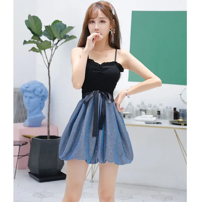 Женское платье на бретельках с глубоким v-образным вырезом тонкое Клубное