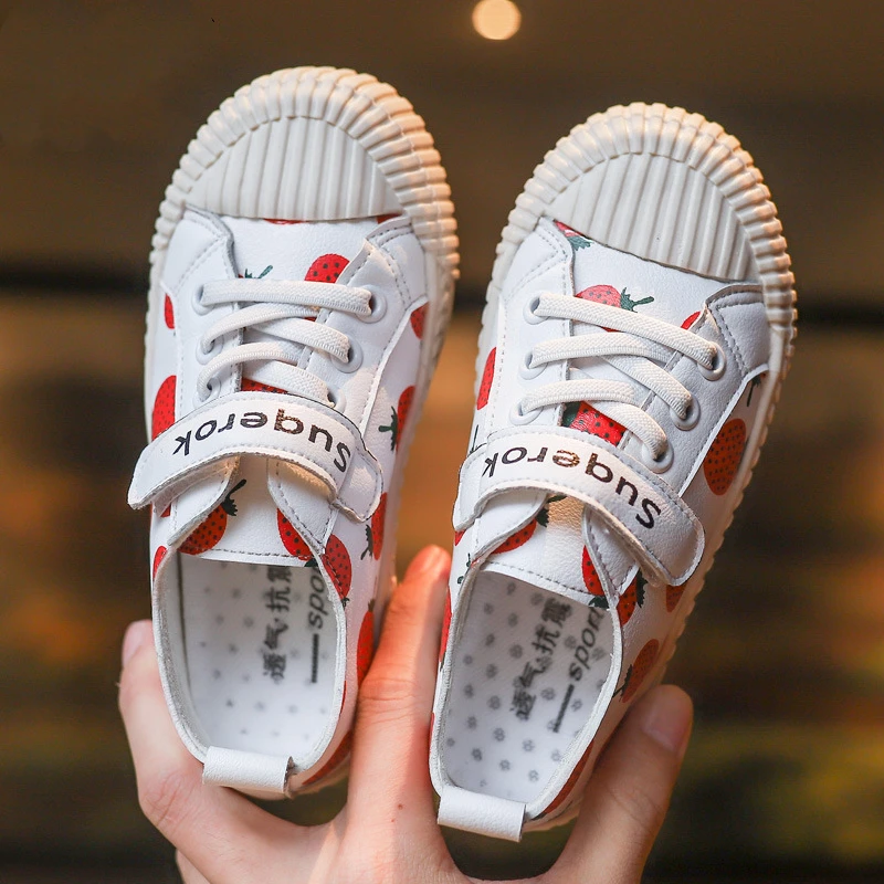 Детская обувь с принтом клубники и ананаса KushyShoo модные повседневные кроссовки