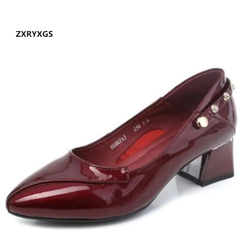 

Hot 2022 New Spring Metal Rivets Top Cowhide Patent Leather Fashion Shoes Woman Banquet Shoes High Heels Wedding Trendy Shoes