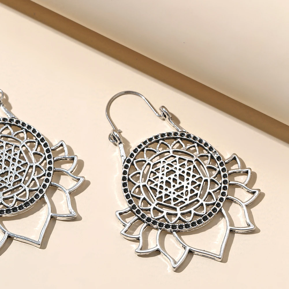 Модные женские серьги в форме подсолнуха с вырезами и гравировкой из сплава