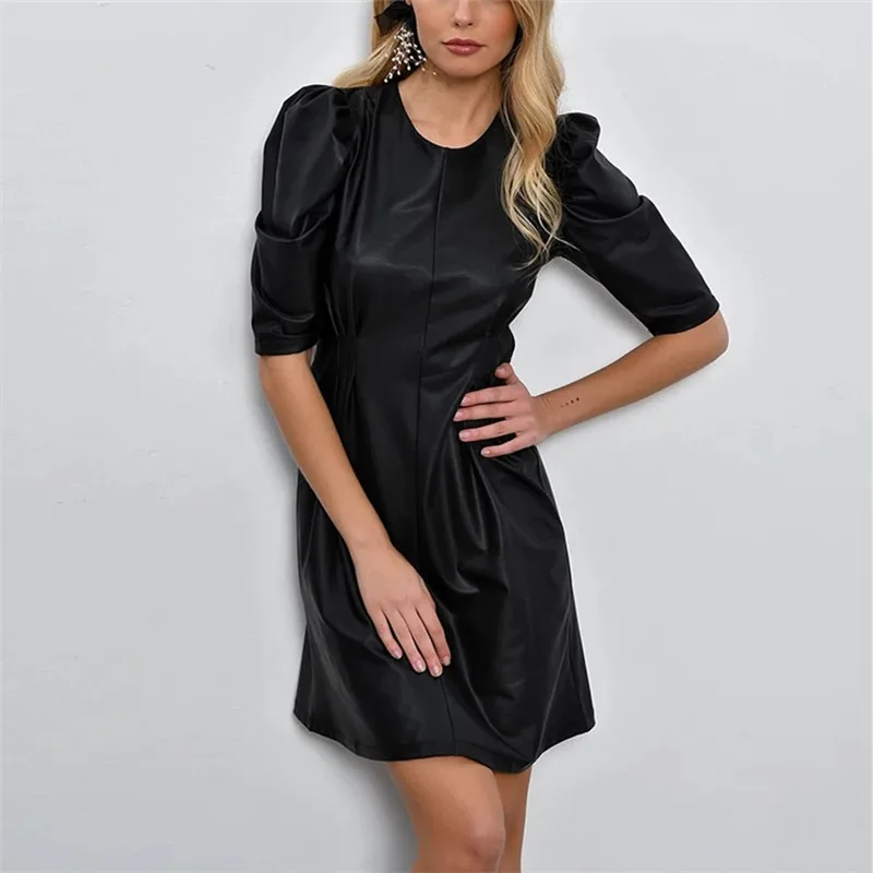 Женское платье из искусственной кожи с пышными короткими рукавами черное