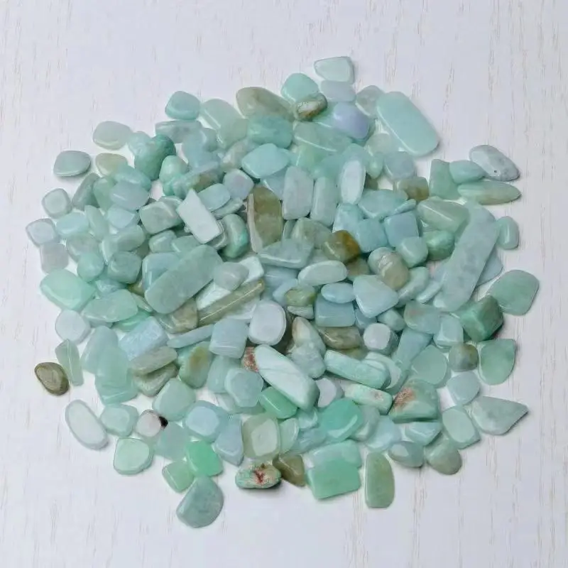 

The natural emerald crystal mineral MacAdam is a beautiful healing product