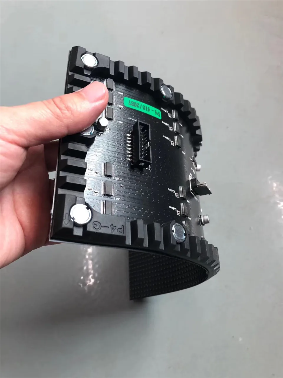 Внутренний гибкий светодиодный видеостен с мягким светодиодным модулем