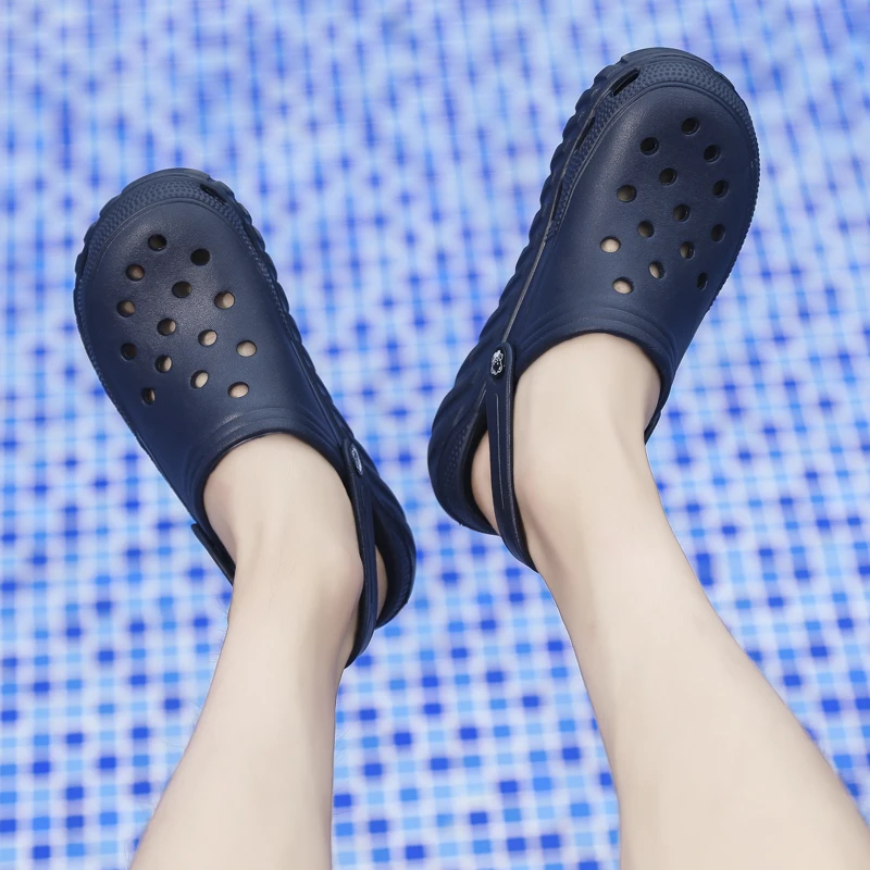 Новейшая модель Дачная обувь для мужчин с рисунком крокодил сандалии мужские