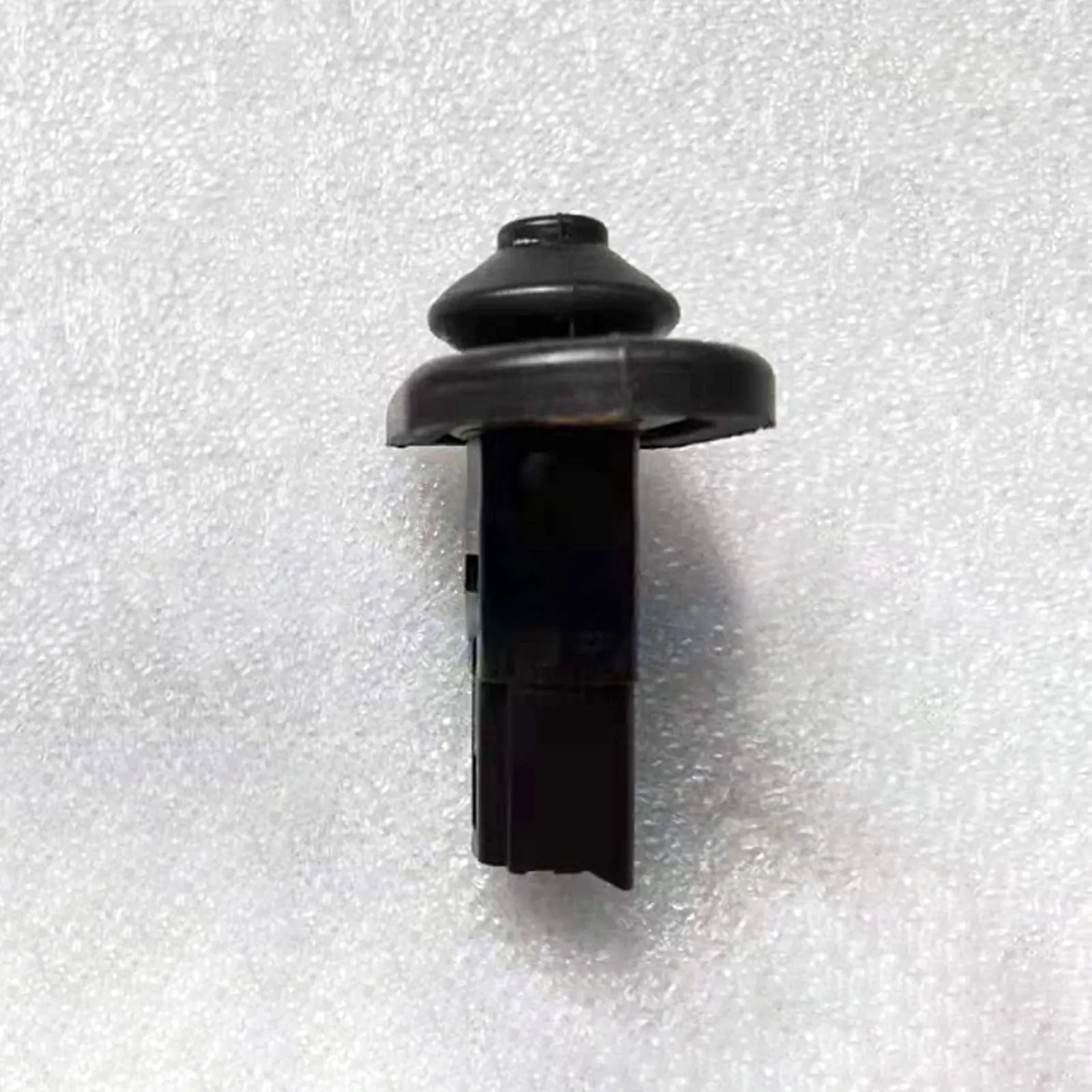 Кнопочный переключатель для Mitsubishi Pajero V31 V32 V33 Shogun 1997-2004 MB698713 2 контакта |