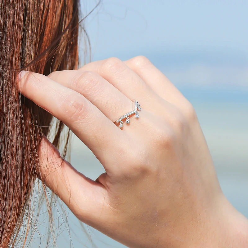 Кольцо с кисточками EDI AU585 14 k однотонное белое золото v-образная форма подходит