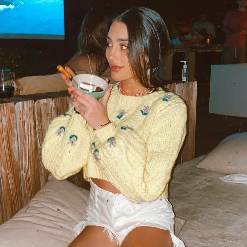 Женский трикотажный свитер с круглым вырезом длинным рукавом-фонариком | Женская