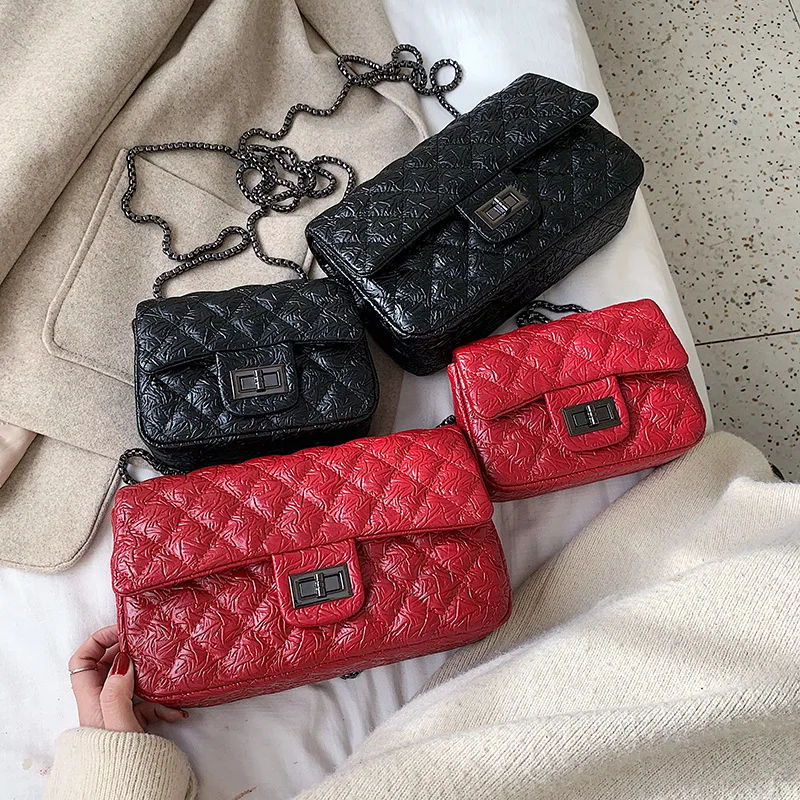 Маленькая женская сумка новая модная мессенджер на цепочке через плечо