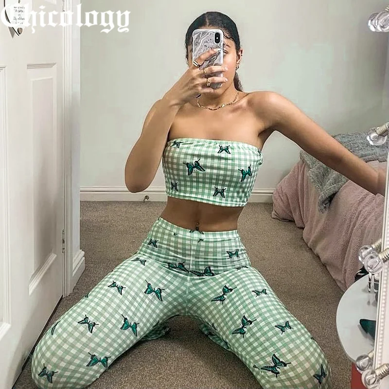 

Chicology, женский летний комплект из 2 предметов, 2021, однотонный укороченный топ на бретелях с принтом Love, длинные эластичные штаны, Модный компл...