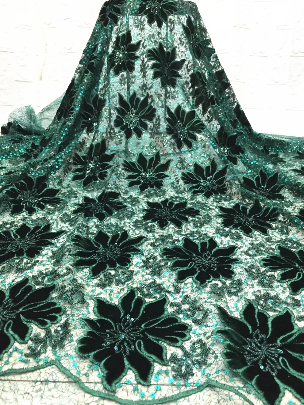 

Latest African velvet Lace Fabric With Sequins French Tulle Lace Fabric Nigerian Embroiderey Velvet Lace For Evening Party