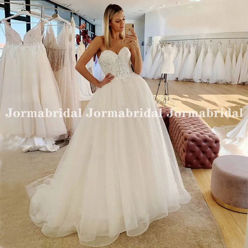 

White Ball Gown Wedding Dress With Lace Applique Sweetheart Neckline Puffy Organza Skirt Garden Bridal Gowns Vestido De Novia