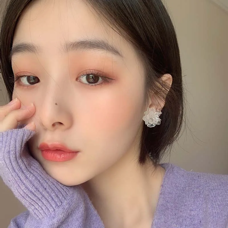 

Японские ретро серьги-гвоздики в виде ЛЕДЯНОГО ЦВЕТКА хрусталя Хепберн с холодным ветром серебряная шпилька S925