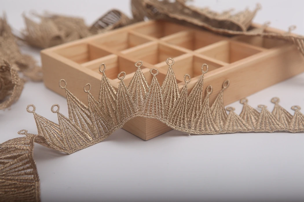 Золотая кружевная отделка 2021 год широкое кружево чосам аксессуары для рукоделия