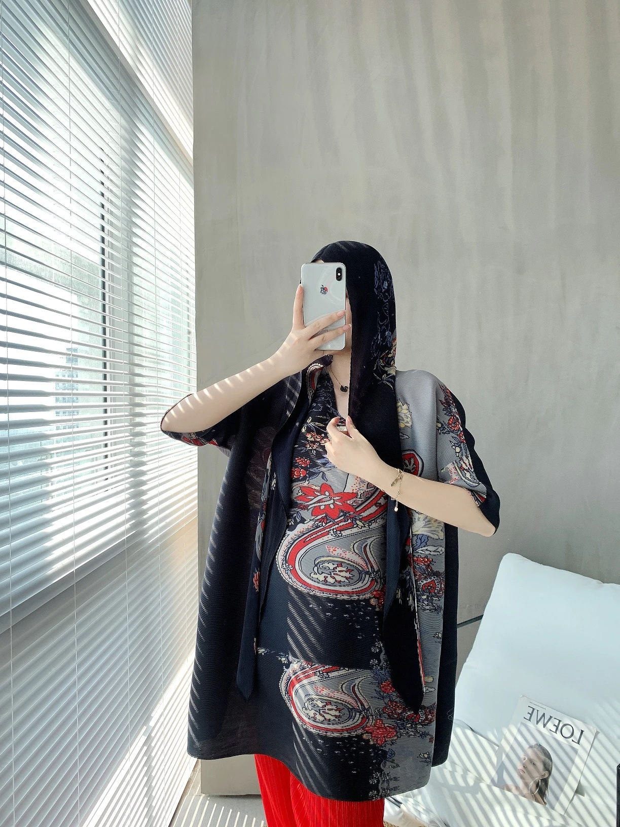 

Miyake Folds Hooded Small Shirt Autumn New Product Is Thin Temperament Printing Retro Ethnic Style Bottoming Shirt MIYAKE Pleats