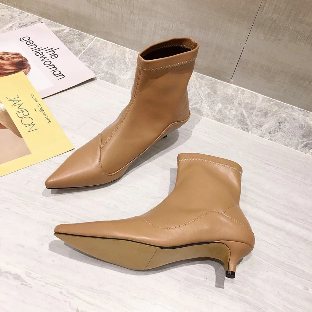 Bootee/женские ботинки г. Обувь с острым носком женские ботинки Martins на низком каблуке со шнуровкой женские ботильоны на резиновой подошве с острым носком