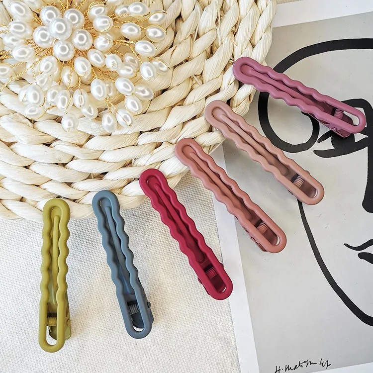 

New Morandi Hair Clip To Clip Geometric Hollow Wave Side Clip Color Word Clip Duckbill Clip Fashion Lady Bangs Fixed Clip