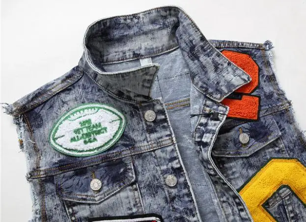 Мужской джинсовый жилет с вышитыми буквами повседневный однобортный без рукавов