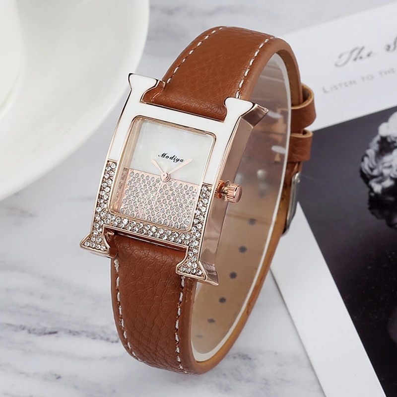 Часы женские из розового золота с квадратным циферблатом и бриллиантами |