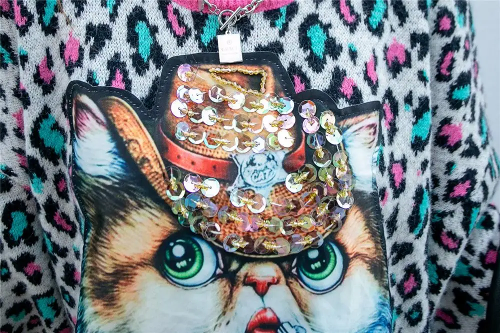 

European Autumn and Winter Lazy Wind Loose Leopard Sweater Women's Cartoon Hedging Beaded Sequins Outer Wear Knitted Tops