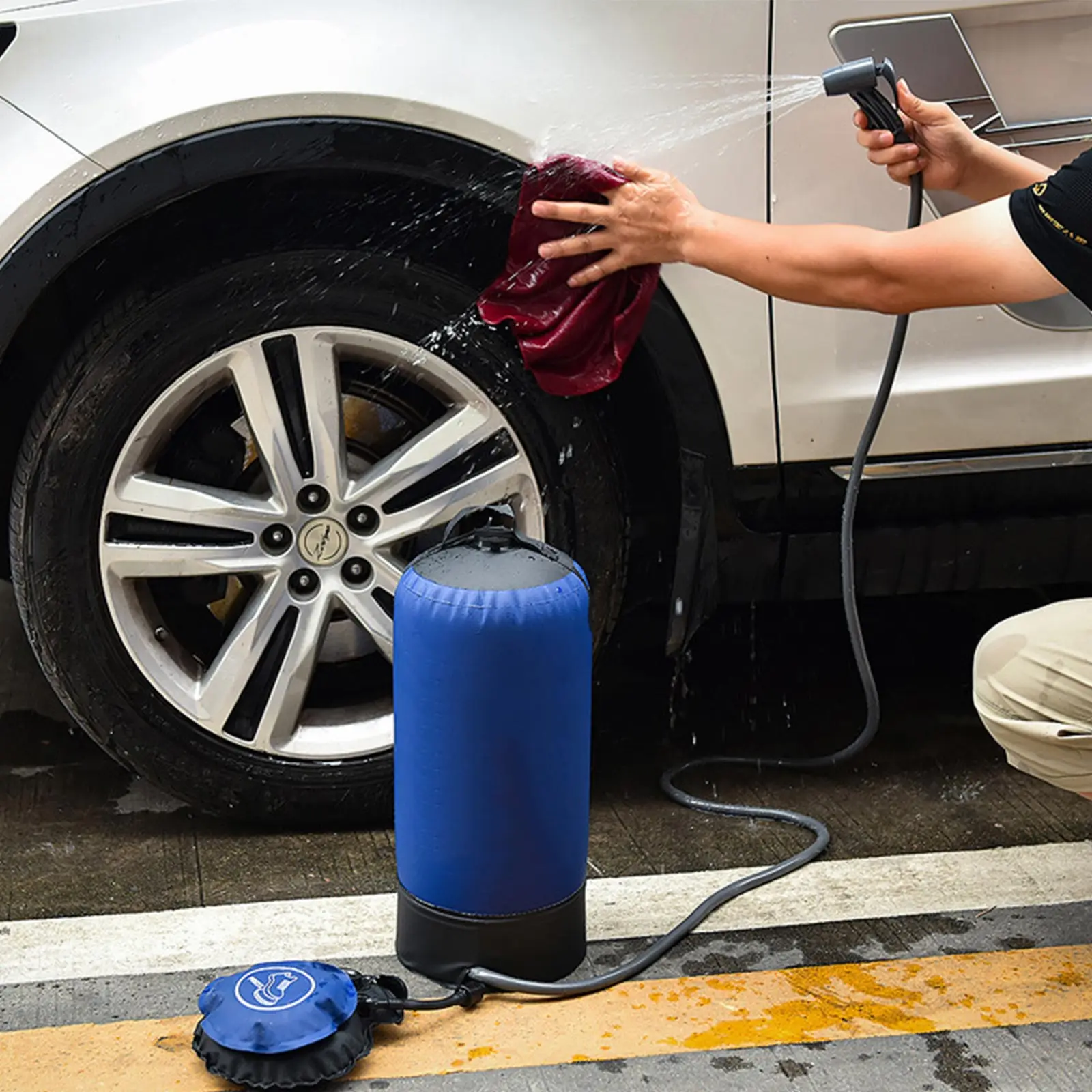 

PVC Pressure Shower Bag With Foot Pump Lightweight Inflatable Shower Pressure Shower Water Bag For Outdoors Camping Bathing