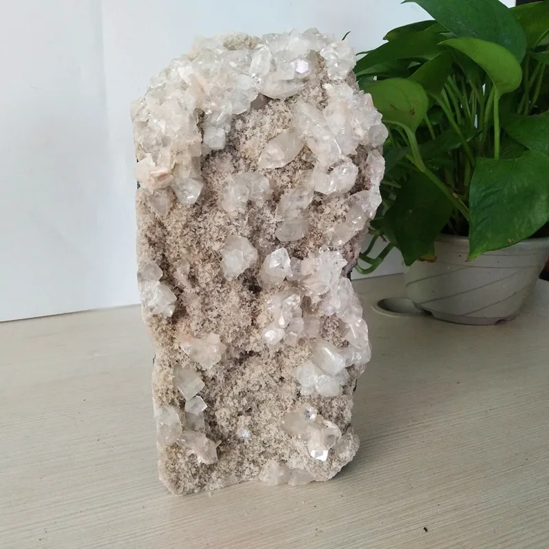 

Natural crystal apophyllite zeolite mineral specimens are arranged specimen home decorative stone collection and appreciation