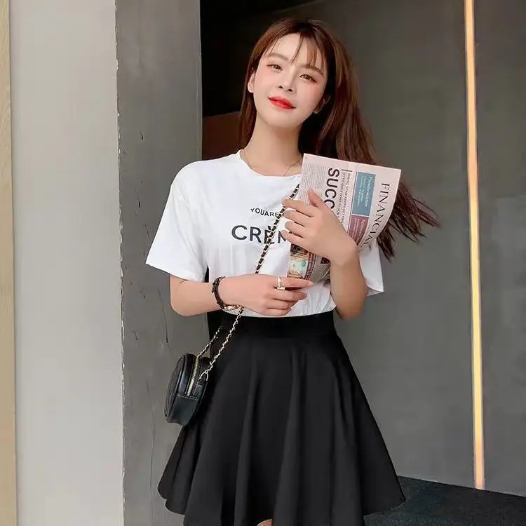 Короткая плиссированная юбка с помпонами большого размера высокой талией