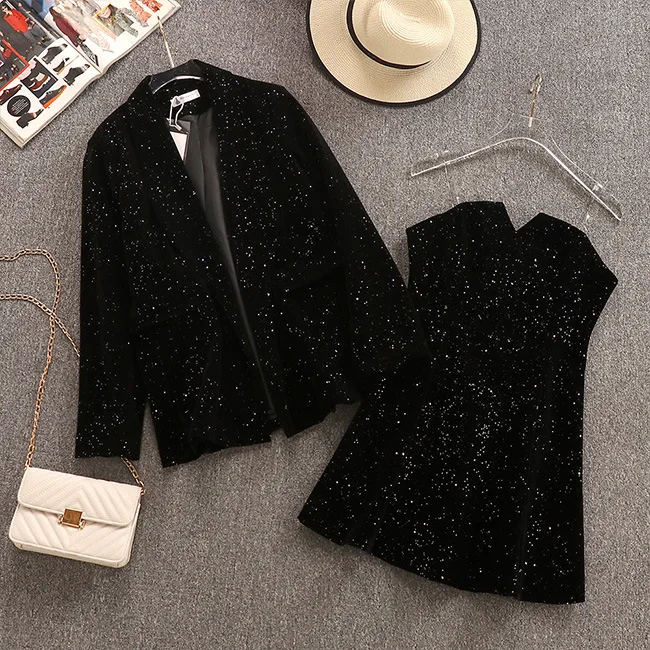 Женский бархатный костюм из двух предметов золотистый с платьем на подтяжках и